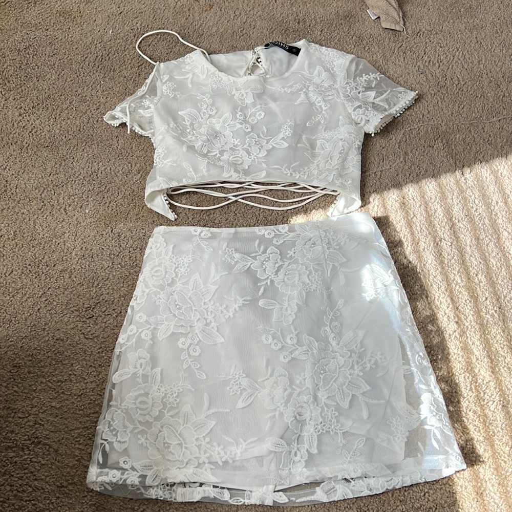 2 Piece Set! White Floral Lace & ZIG ZAG String Open Back